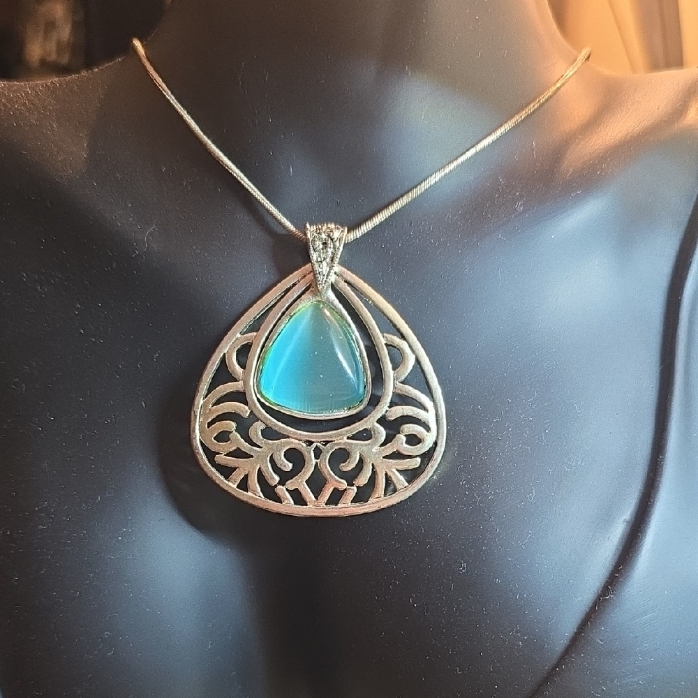 Elegant Silver Pendant Necklace with Blue Gemstone